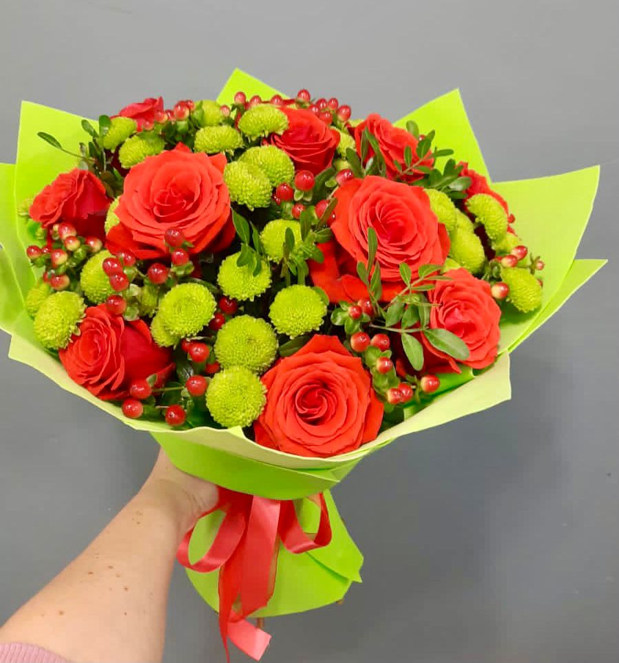 Букет цветов из: Хризантемы и Розы в Чегдомыне