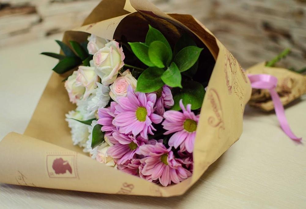 Букет цветов из: Розы и Хризантемы в Чегдомыне