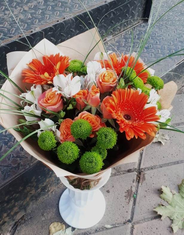Букет цветов из: Герберы, Хризантемы, Альстромерии и Розы в Чегдомыне