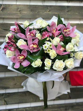 Букет цветов из: Розы и Хризантемы в Чегдомыне