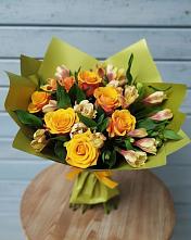 Букет цветов из:  Альстромерии и Розы #REPLACE_PRED# Чегдомыне