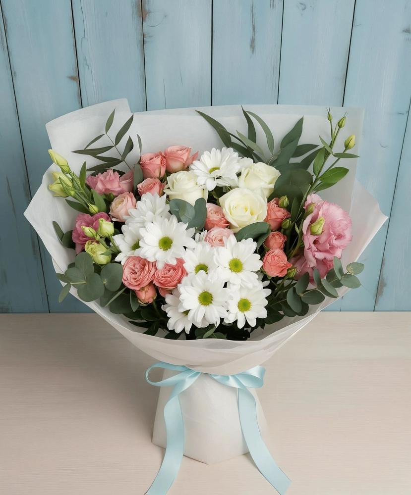 Букет цветов из: Розы, Лизиантусы и Хризантемы в Чегдомыне