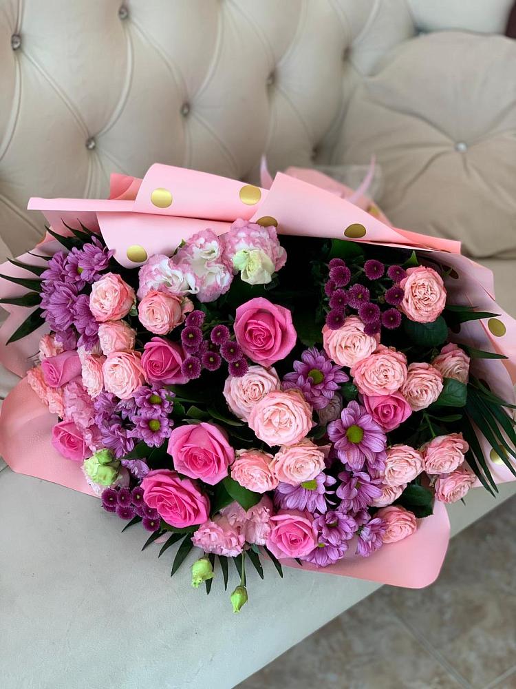 Букет цветов из: Хризантемы, Розы и Лизиантусы в Чегдомыне