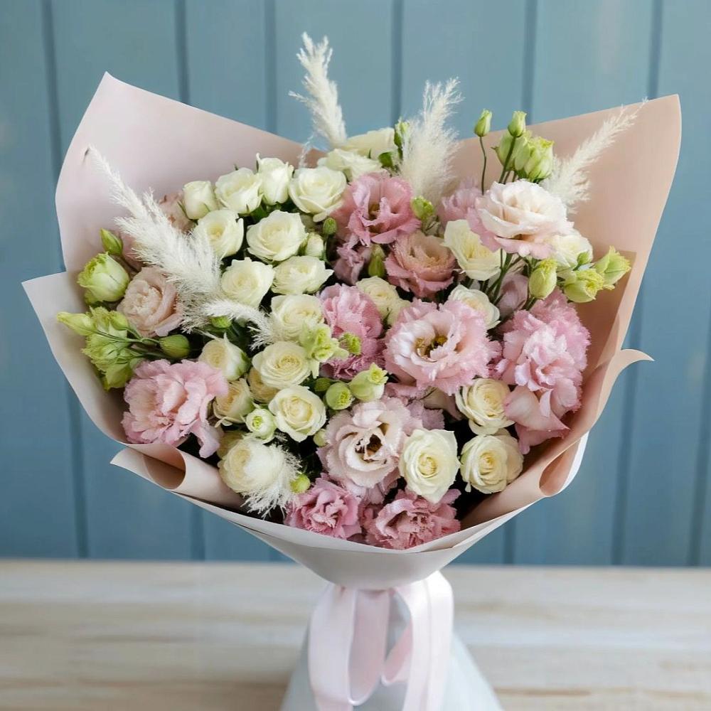 Букет цветов из: Альстромерии и Розы в Чегдомыне