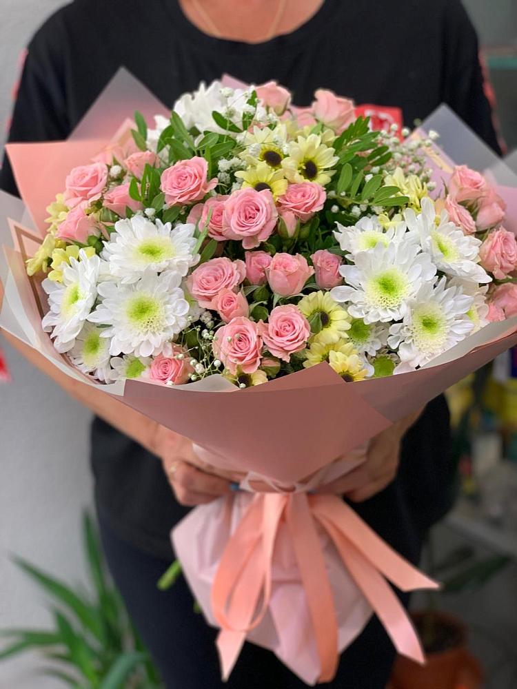 Букет цветов из: Розы и Хризантемы в Чегдомыне