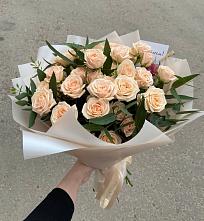 Букет Кремовые розы Латте в Чегдомыне
