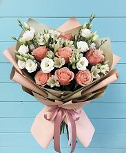 Букет цветов из:  Розы, Альстромерии и Лизиантусы в Чегдомыне