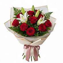 Букет цветов из:  Лилии и Розы в Чегдомыне