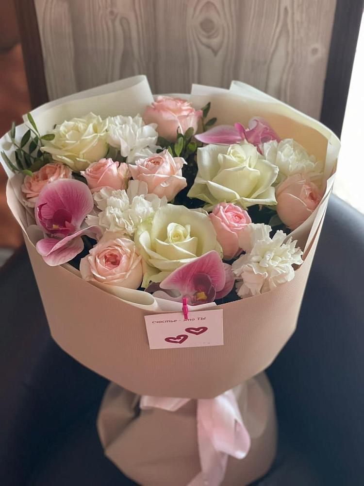 Букет цветов из: Орхидеи, Розы и Гвоздики в Чегдомыне