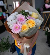 Букет цветов из:  Герберы, Розы и Хризантемы в Чегдомыне