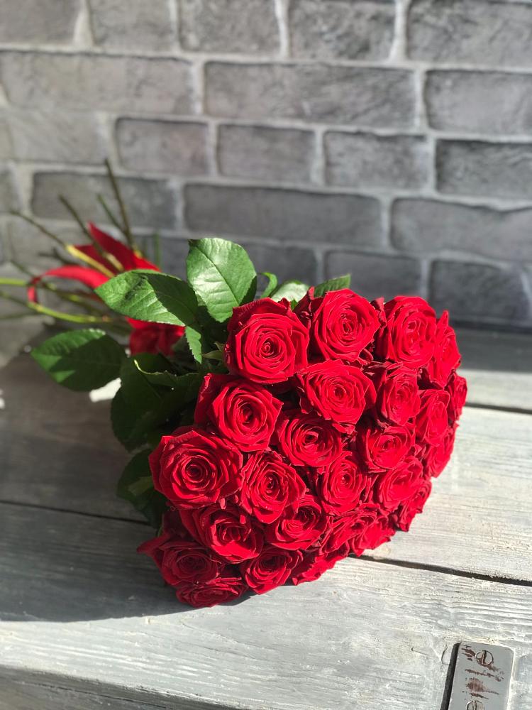 Букет Красные розы Фридом в Чегдомыне