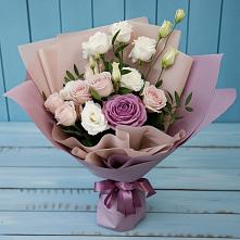 Букет цветов из:  Розы и Лизиантусы #REPLACE_PRED# Чегдомыне