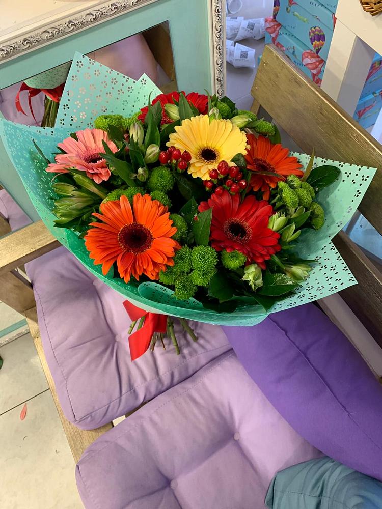 Букет цветов из: Герберы, Хризантемы и Альстромерии в Чегдомыне