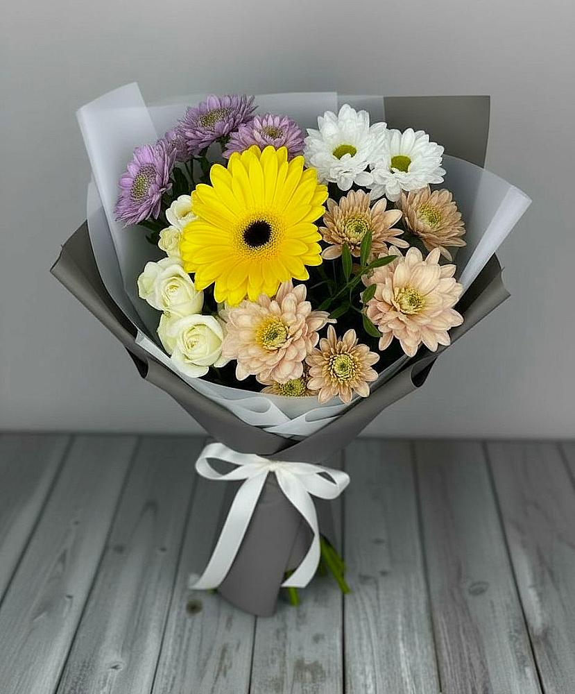 Букет цветов из: Розы, Герберы и Хризантемы в Чегдомыне