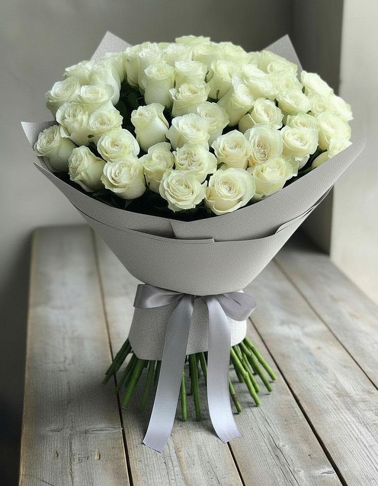 Букет 35 Белых роз в Чегдомыне