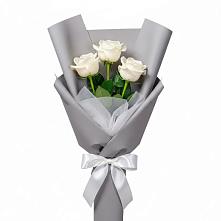 Букет 3 белые розы в Чегдомыне