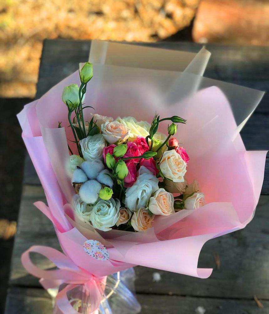 Букет цветов из: Розы и Лизиантусы в Чегдомыне