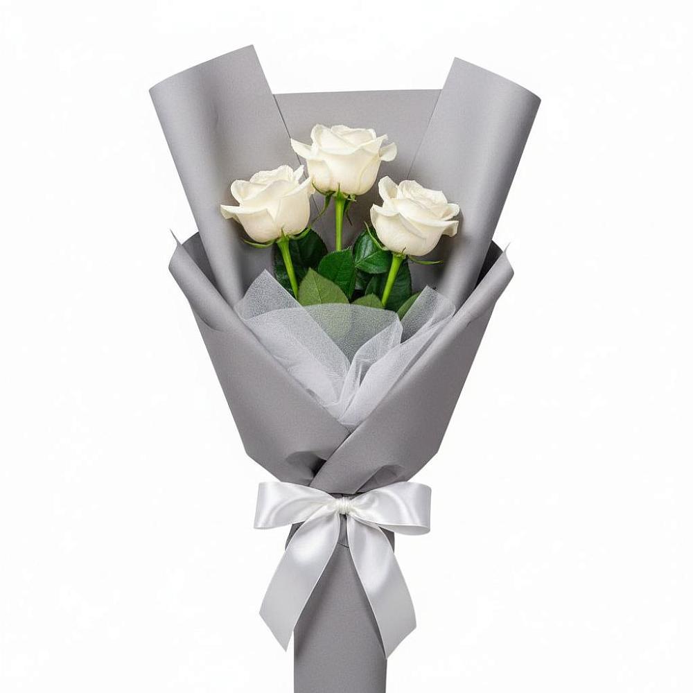 Букет 3 белые розы в Чегдомыне