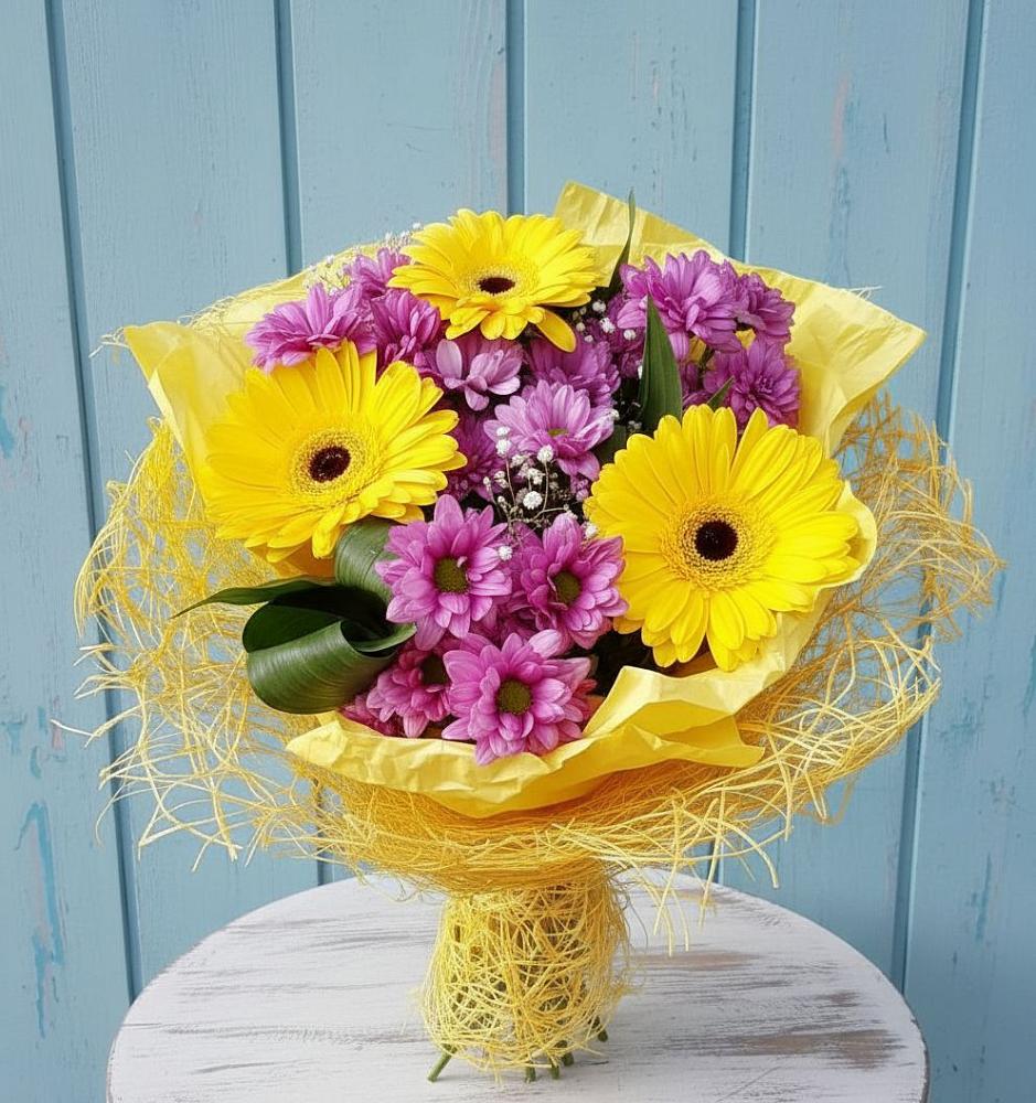 Букет цветов из: Хризантемы и Герберы в Чегдомыне