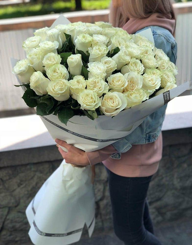 35 Белых роз в Чегдомыне Букет 35 Белых роз в Чегдомыне