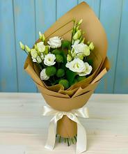 Букет цветов из:  Хризантемы и Лизиантусы в Чегдомыне