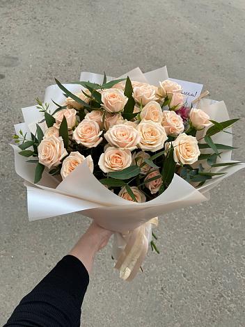 Букет Кремовые розы Латте в Чегдомыне