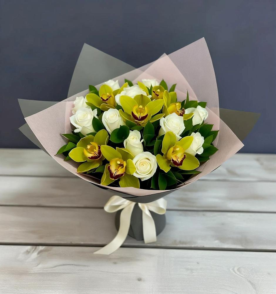 Букет цветов из: Орхидеи и Розы в Чегдомыне