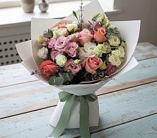 Букет цветов из:  Розы, Лизиантусы и Гвоздики в Чегдомыне