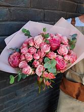 Букет розы в пальмах в Чегдомыне Букет цветов из: Розы в Чегдомыне