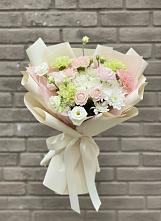 Букет цветов из:  Гвоздики, Розы, Лизиантусы и Хризантемы #REPLACE_PRED# Чегдомыне