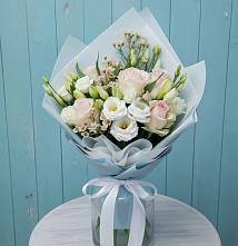 Букет цветов из:  Розы и Лизиантусы в Чегдомыне