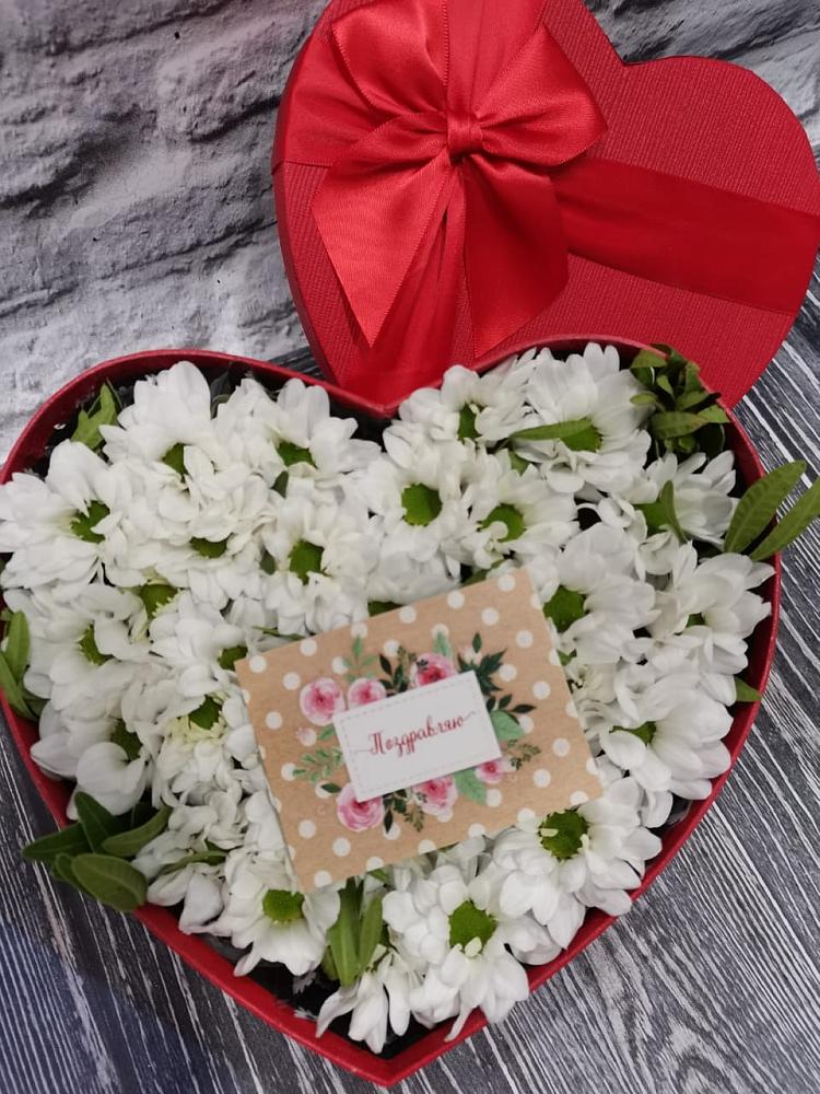 Цветочная композиция из Хризантемы в виде сердца в Чегдомыне