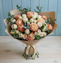 Букет цветов из:  Альстромерии и Розы в Чегдомыне