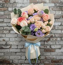 Букет цветов из:  Розы, Лизиантусы и Гвоздики в Чегдомыне