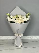 Букет цветов из:  Розы и Лизиантусы в Чегдомыне